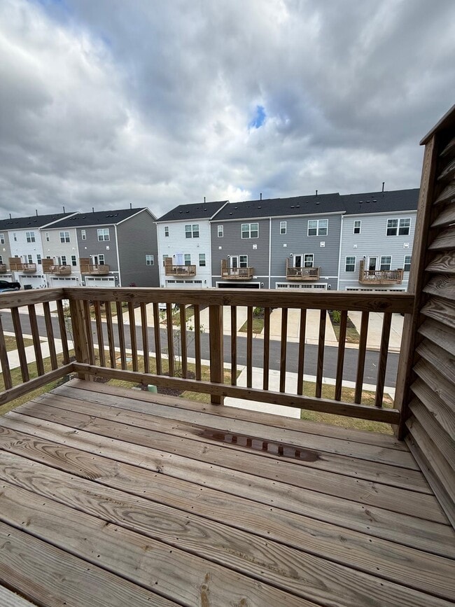 Building Photo - 409 Deercroft Dr