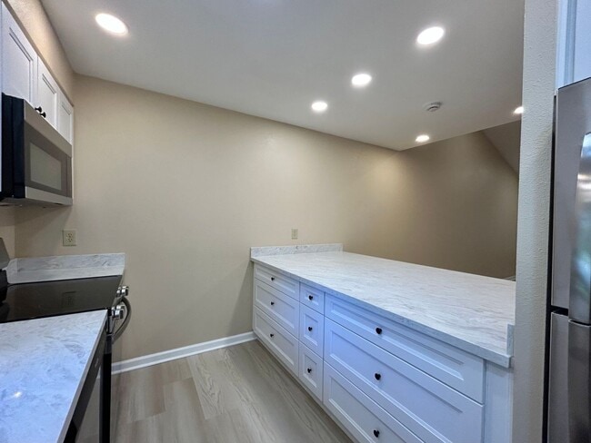 Building Photo - Serene 2 Bed, 2 Bath Updated Hidden Gem!