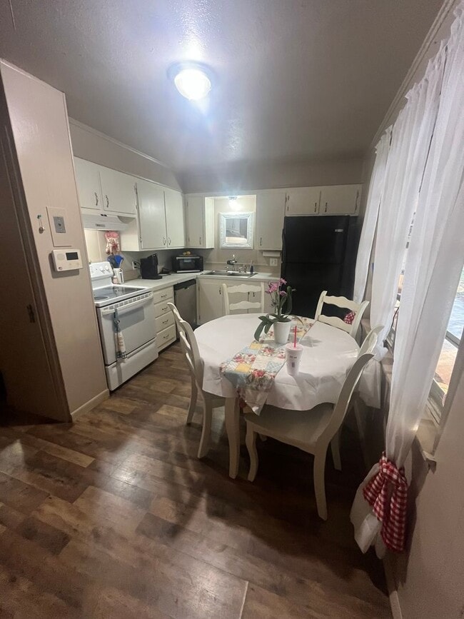 Building Photo - 2518 Campus Ct