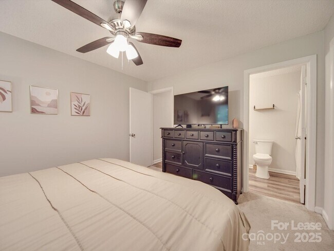 Building Photo - 1052 Churchill Downs Ct