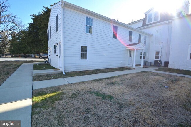 Building Photo - 211 E Union St