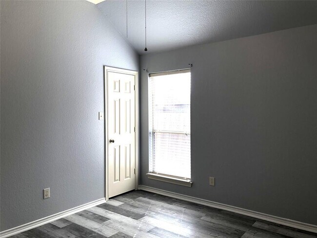 Building Photo - 11617 Glen Knoll Dr