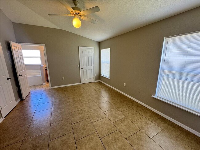 Building Photo - 725 Pelican Ct