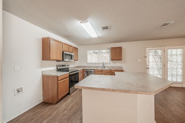 Building Photo - 10325 Bear Hollow Dr