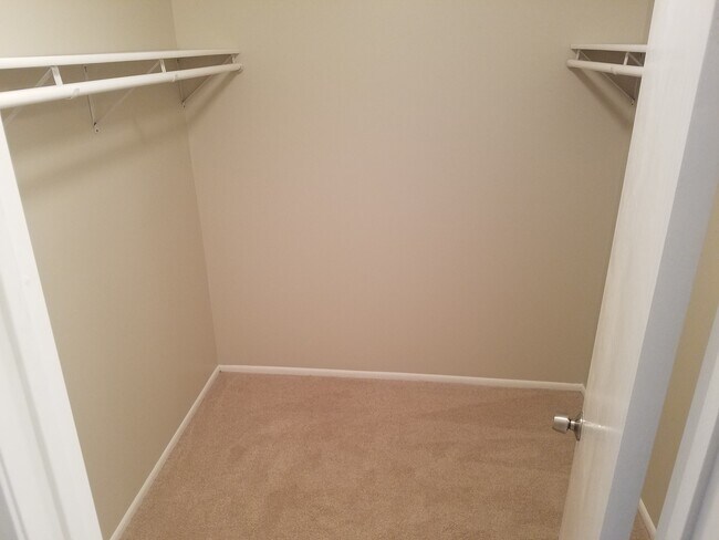 Building Photo - 3727 Brookdale Cir N
