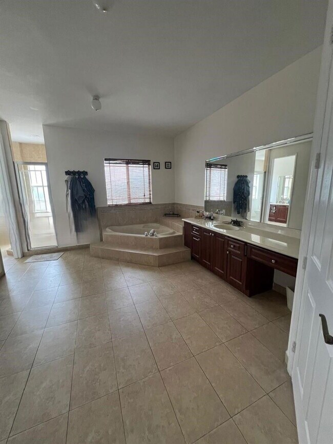 Building Photo - 6502 SW 162nd Ct