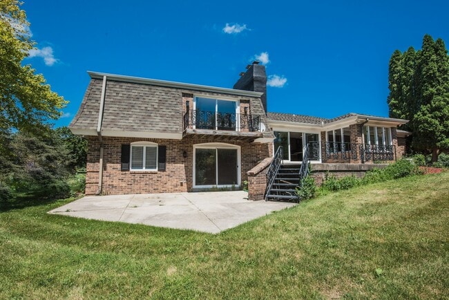 Building Photo - 1545 W Spruce Ct