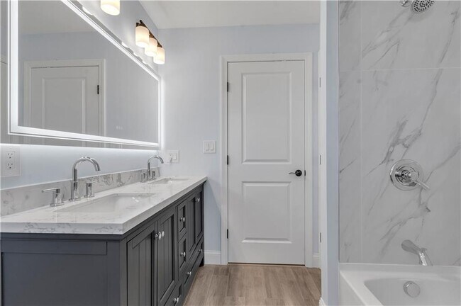 Building Photo - 10 Anthony Ave