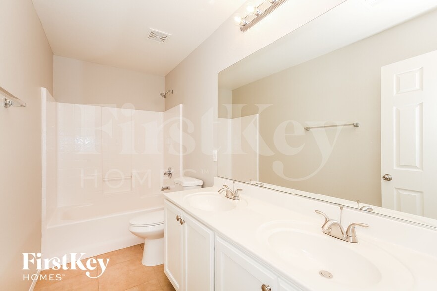 Building Photo - 8944 Amy Olivia Ave