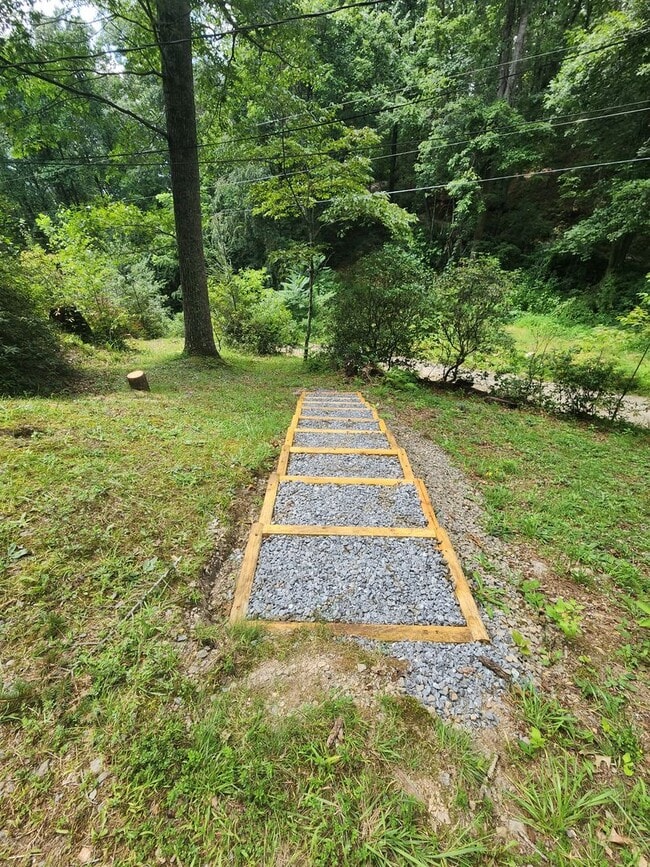 Building Photo - Mountain Escape!