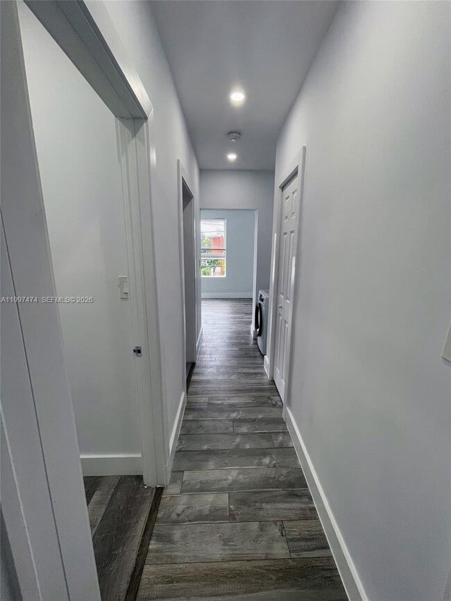 Building Photo - 1036 SW 5th St