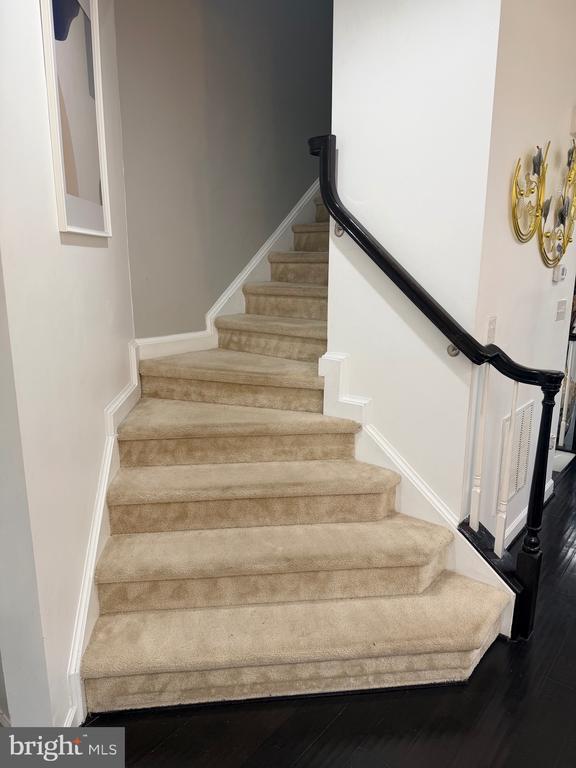 Building Photo - 7413 Matapan Dr