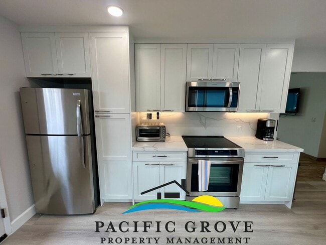 Building Photo - Furnished Single Family Home in Pacific Grove available NOW!