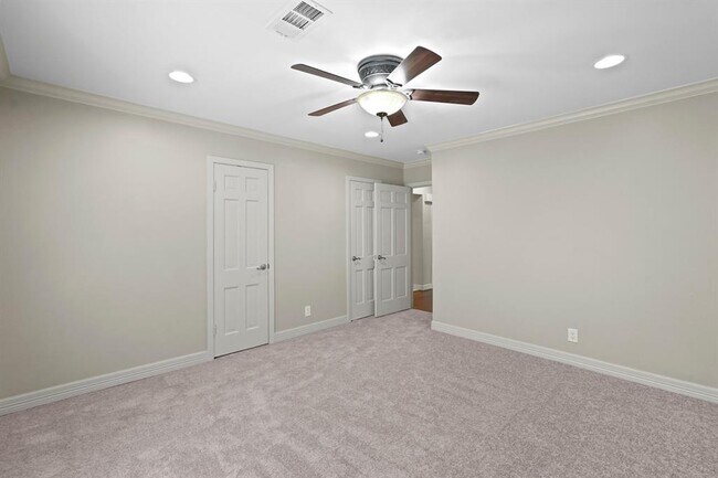 Building Photo - 5618 Bankside Dr