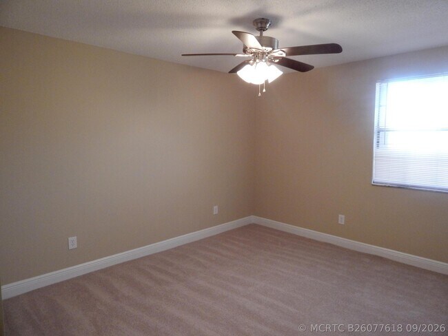 Building Photo - 10430 Buena Ventura Dr