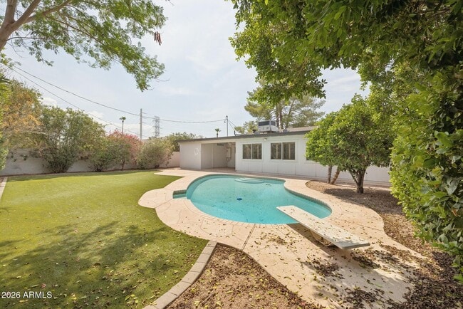 Building Photo - 6332 E Earll Dr