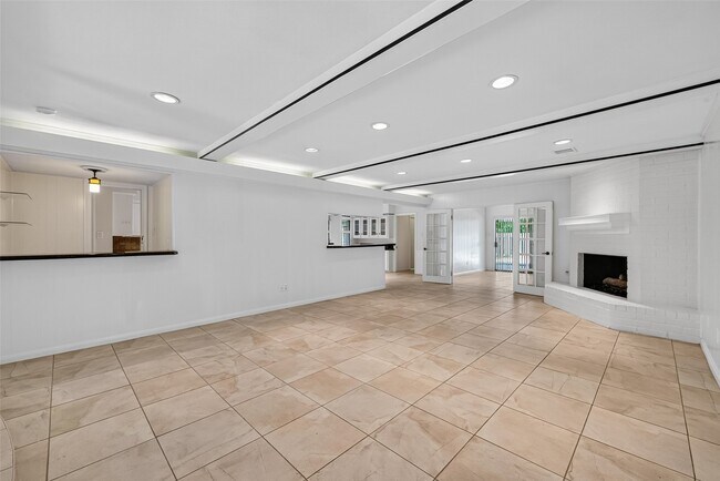 Building Photo - 6222 Creekbend Dr