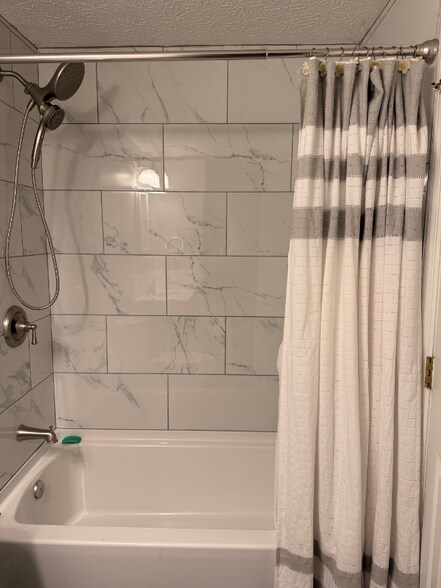 Building Photo - 821 Angel Valley Ct