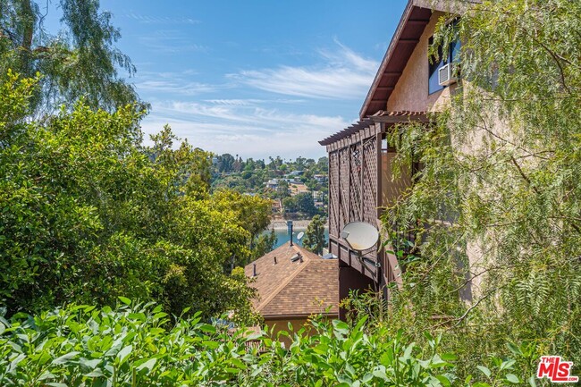 Building Photo - 1915 Apex Ave