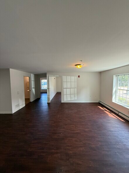 Building Photo - 661 Bell St
