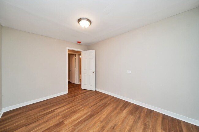 Building Photo - Bessemer Gem! Modern Renovation, Huge Living Room, Great Location