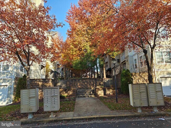 Building Photo - 13800 Farnsworth Ln