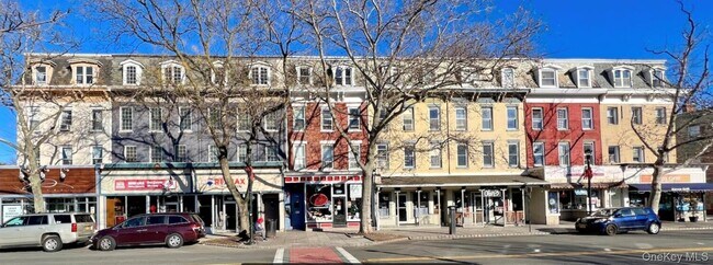 Building Photo - 118 Main St