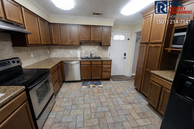 Building Photo - 130 Sheridan Rd