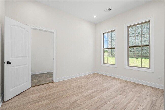 Building Photo - 417 Weston Park