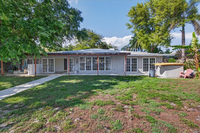 Building Photo - 2680 NE 24th St