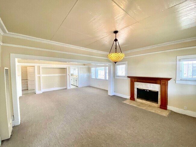 Building Photo - 1513 W 45th St