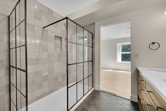 Building Photo - $2,495, 3 beds, 2.5 bath Updated Home in Co Springs with Fenced In Yard!