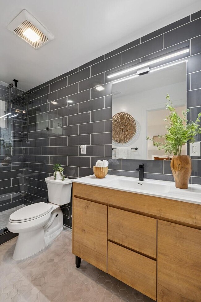 Building Photo - Updated Woodland Estates Home