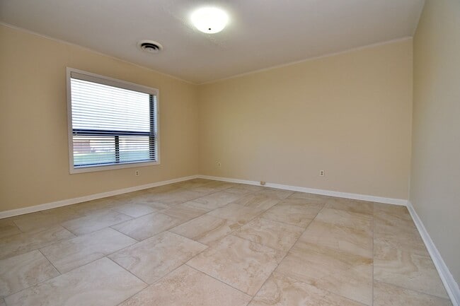 Building Photo - 4 Bed, 2 Bath Home in Ruston!