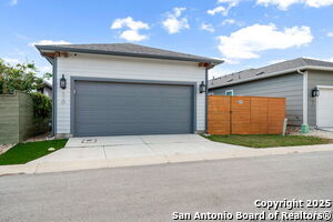 Building Photo - 620 N Guenther Ave
