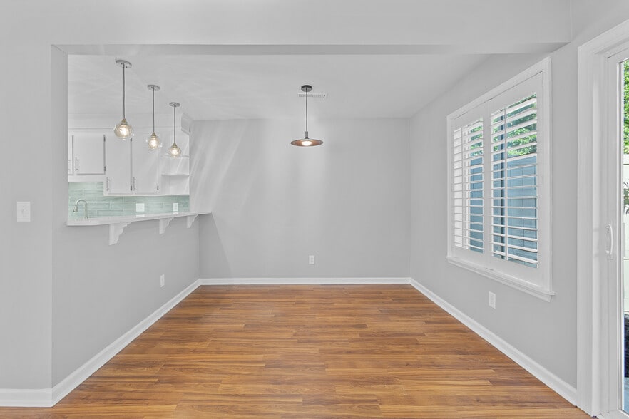 Dining Room - 22 Maplecrest Dr