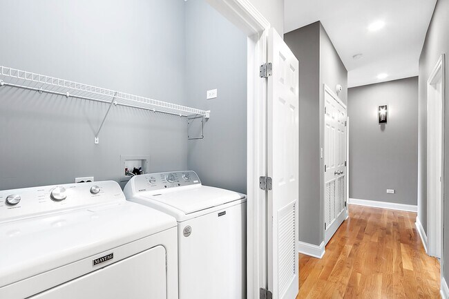 Building Photo - 6156 S Kenwood Ave