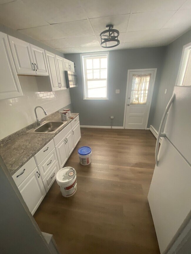 Building Photo - 3 Bedroom Modern Renovation in Chester, PA