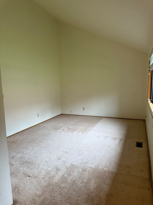 Building Photo - 3Bd/2.5Ba Bellevue House