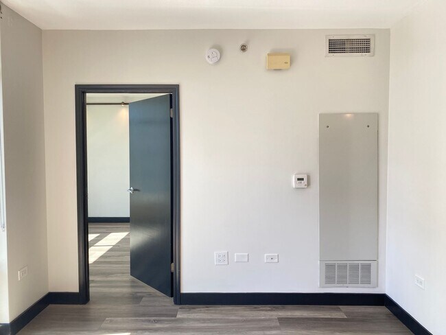 Building Photo - 14th Floor Downtown San Diego Apartment