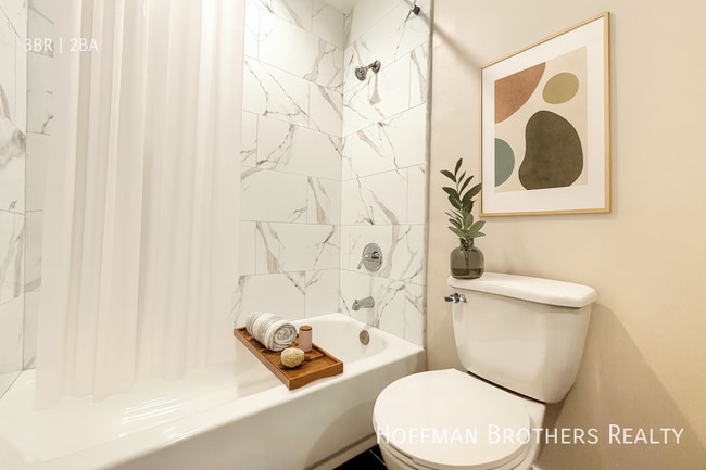 Building Photo - 11941 Weddington St