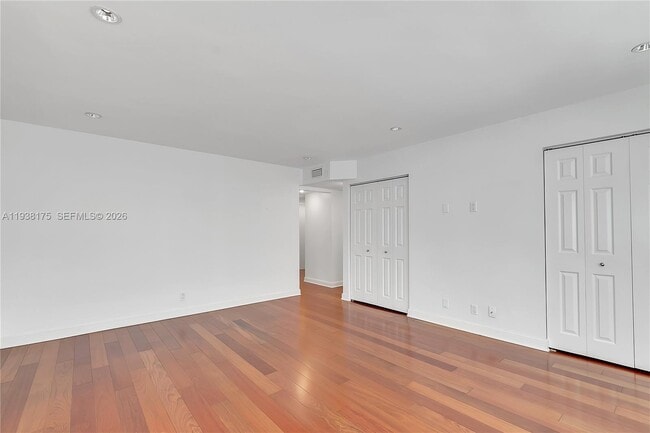 Building Photo - 5415 Collins Ave