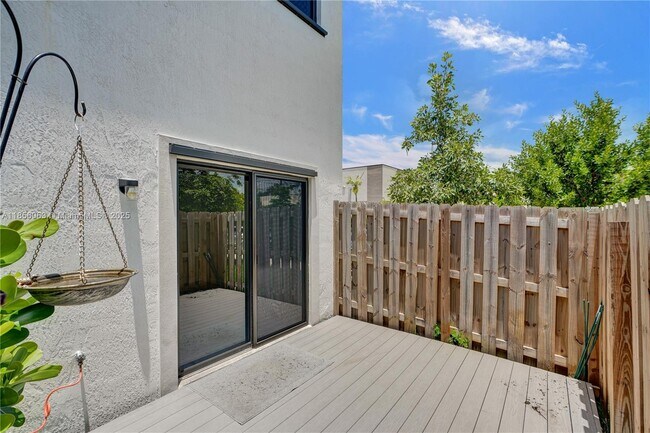 Building Photo - 213 SW 159th Ct