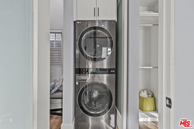 Building Photo - 120 Driftwood St