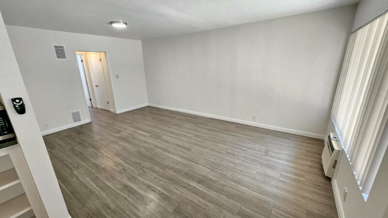Building Photo - 545 Hayworth Ave