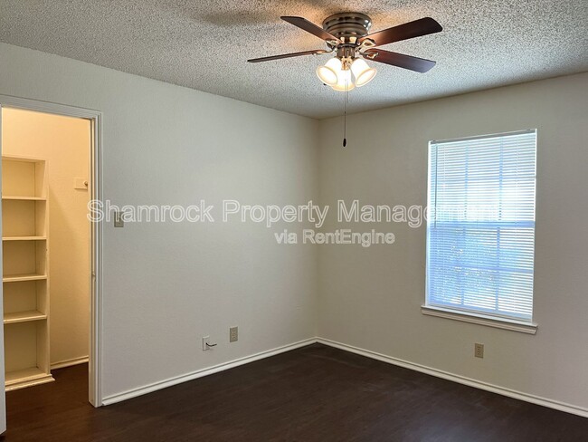 Building Photo - 214 Kettler Dr