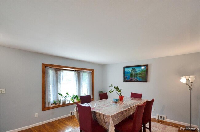 Building Photo - 37653 Longacre Dr