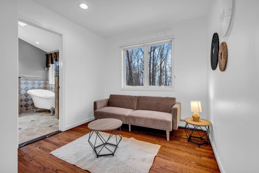 Building Photo - 6 Buchanan Ln