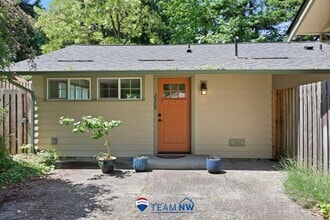 Building Photo - MOVE IN READY NOW! Stylish One-Bedroom A/C...