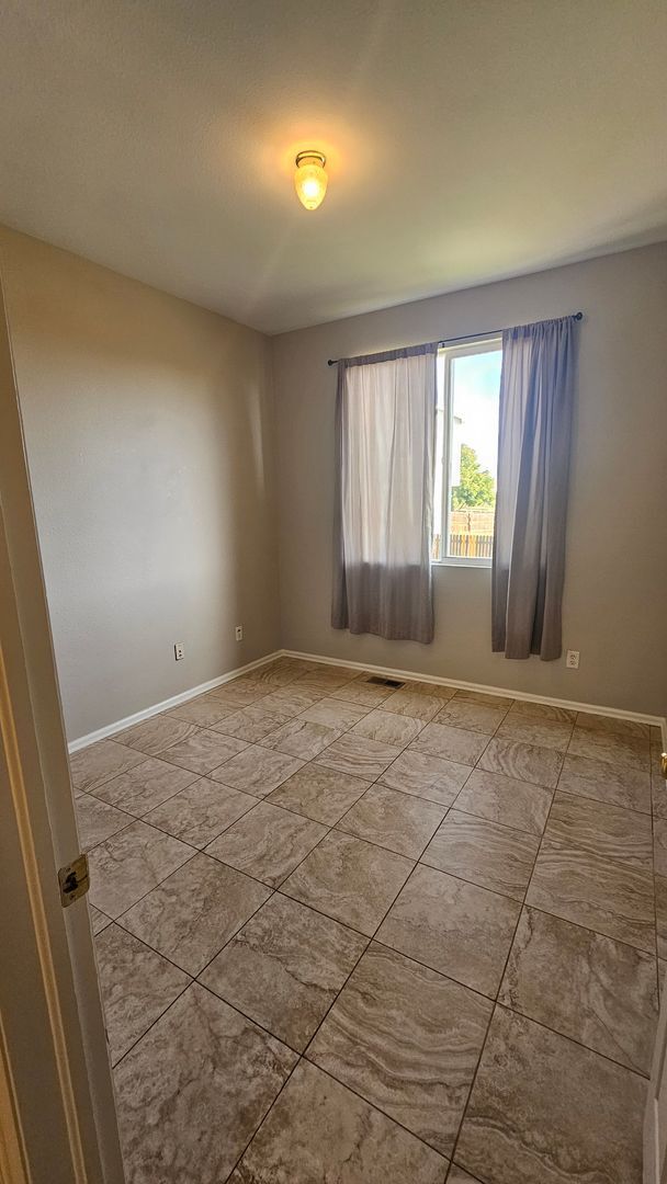 Building Photo - $2700 | 4BR/2.5BA | Pet Friendly House wit...